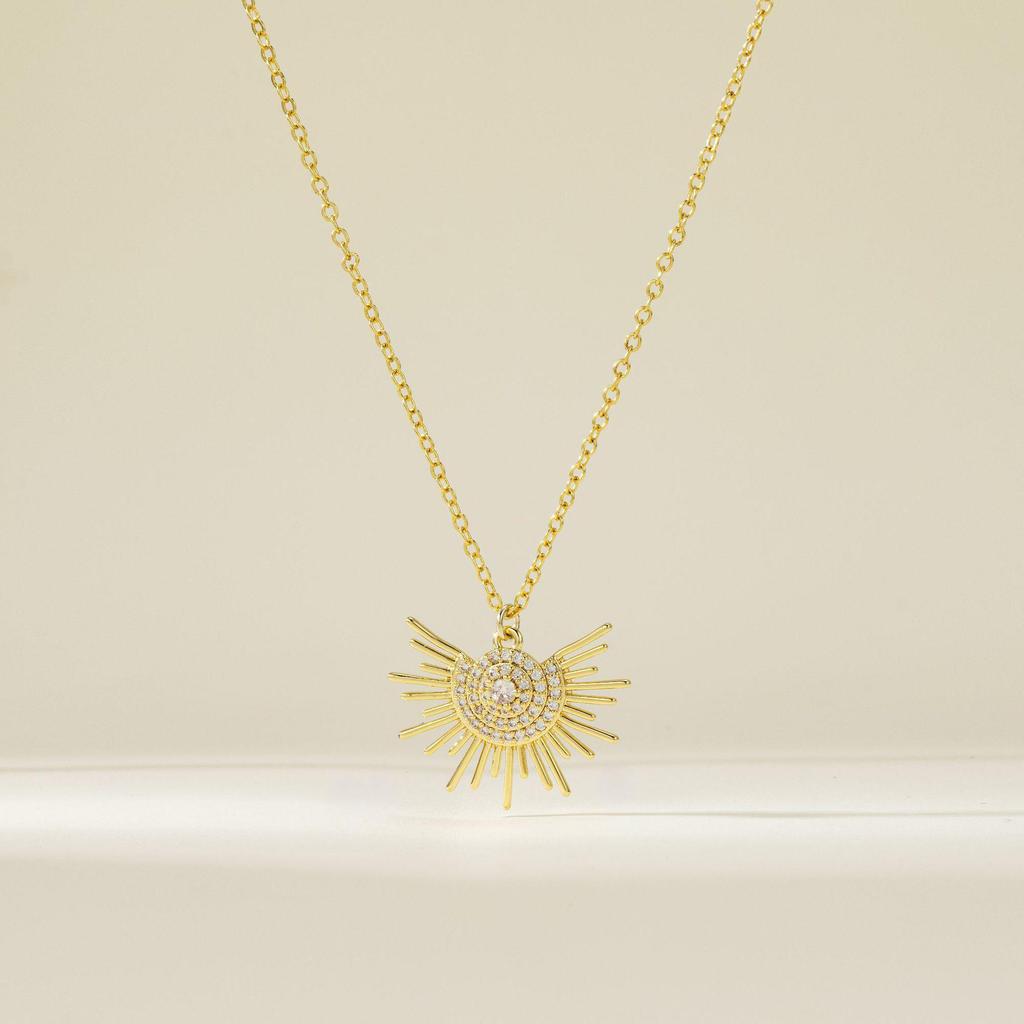 Sunflower Devil's Eye Zircon Inlaid Necklace - Fashionable, Exquisite & Simple O-Shaped Chain.