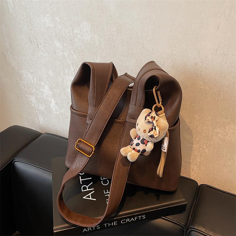 Ielgy Soft Leather Lazy Style Tote Bag Ladies Retro Commuter Underarm Large Capacity Fashion Bucket Bag
