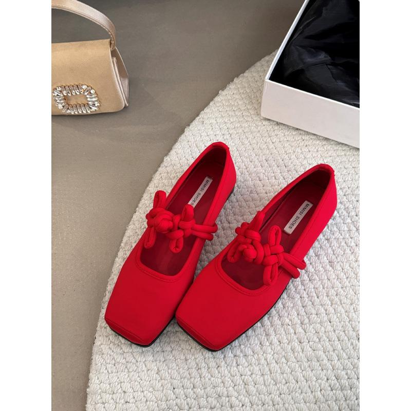 Национальный стиль новый китайский стиль французский внутренний увеличение высоты одинарная обувь женская 2025 весна красный китайский узел темперамент сочетание юбка Мэри Джейн