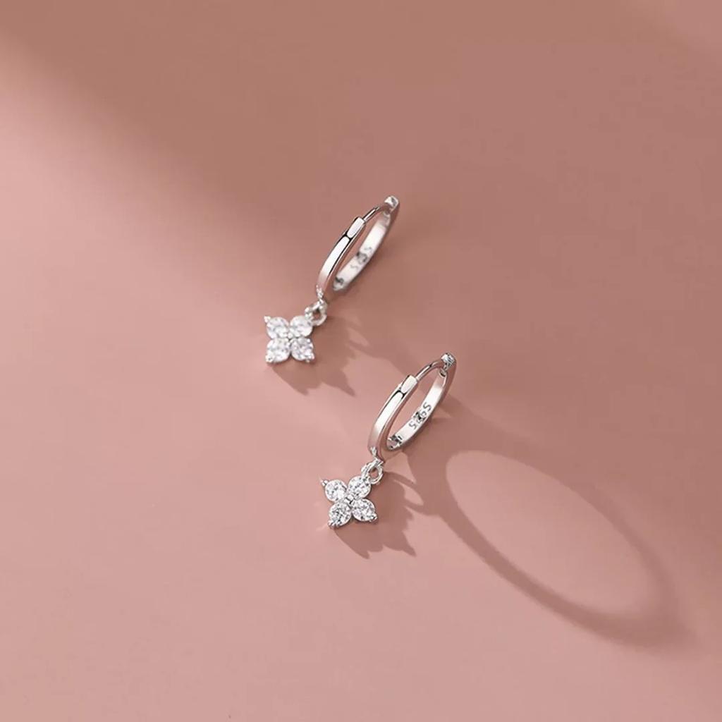 Simple Classic Super Sparkling Floral Sweet Ear Buckle Korean Version Temperament Simple Four Leaf Flower Pendant Earrings
