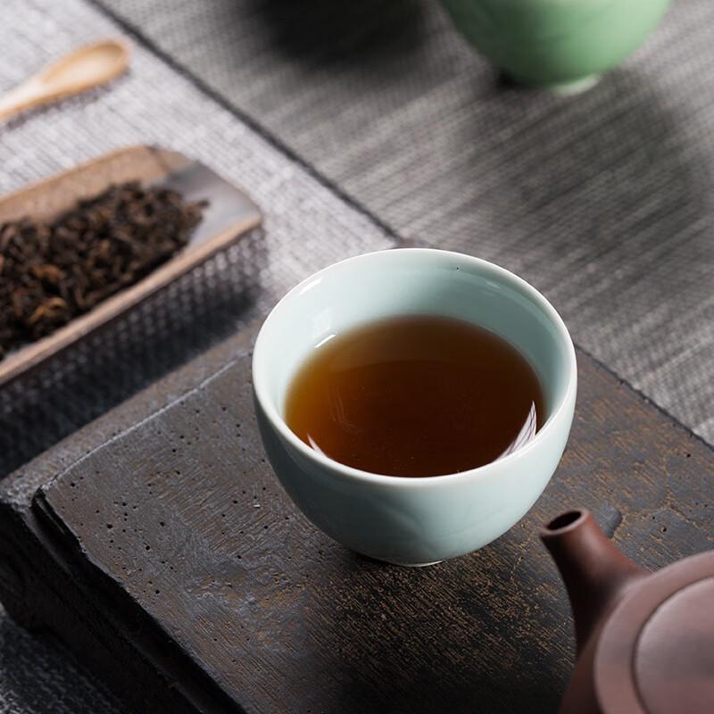 Zhi Nian Hua Longquan Celadon Ge Kiln Ice-Crack Teacup