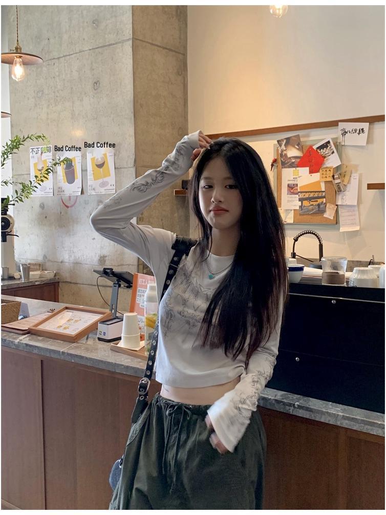 Хлопковая футболка с длинным рукавом с принтом - Дизайн приталенного кроя для начала осени