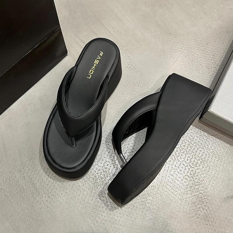 Леопардовые женские шлепанцы на платформе с перемычкой между пальцами, на танкетке, летние шлепки, повседневная обувь на толстой подошве в уличном стиле