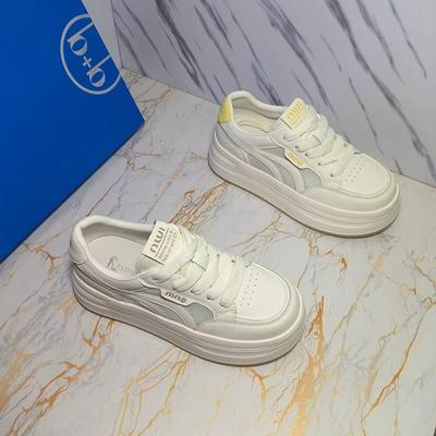 Универсальная модная обувь на толстой подошве, увеличивающая рост, дышащая сетка, увеличивающая рост, маленькие белые туфли, женские летние новинки 2025, легкая повседневная обувь для скейтборда