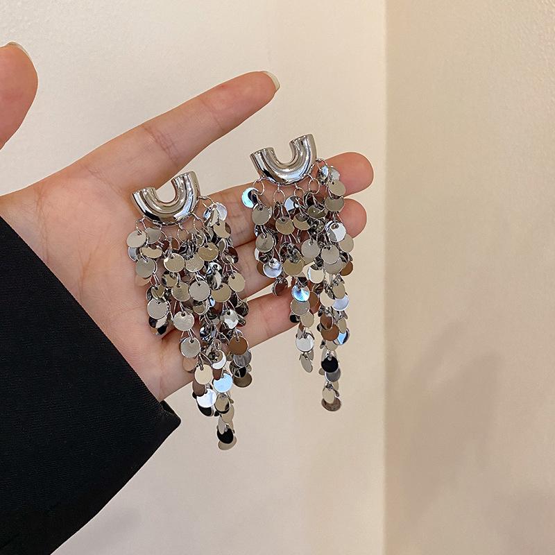 Luxury Exaggerated Metal Round Sequin Tassel Earrings for Women U-Shaped Big Elegent Personalized Party Girls Unusual Jewelry