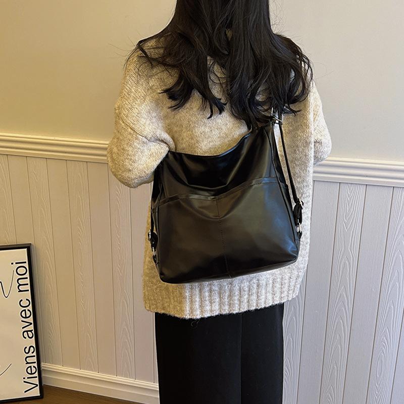 Осенне-зимняя ретро-сумка большого объема для женщин 2024 года, новая популярная иностранная универсальная сумка-мессенджер, модная сумка через плечо