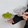 Маленькая рельефная стеклянная фруктовница Хрустально-прозрачная сервировочная тарелка на ножке для десертов и закусок Элегантный поднос-хранилище Компактный декор для стола