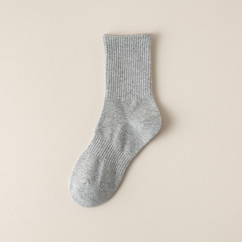 Мужские носки средней длины из однотонного хлопка — черно-белые, дезодорирующие и впитывающие пот спортивные носки для мальчиков.