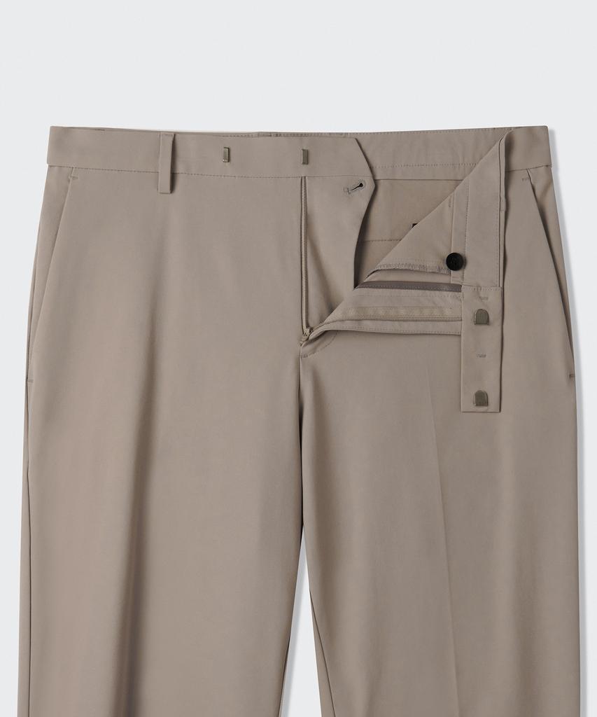 MUSINSA STANDARD Sporty Slim Fit Slacks [Grayish Beige]