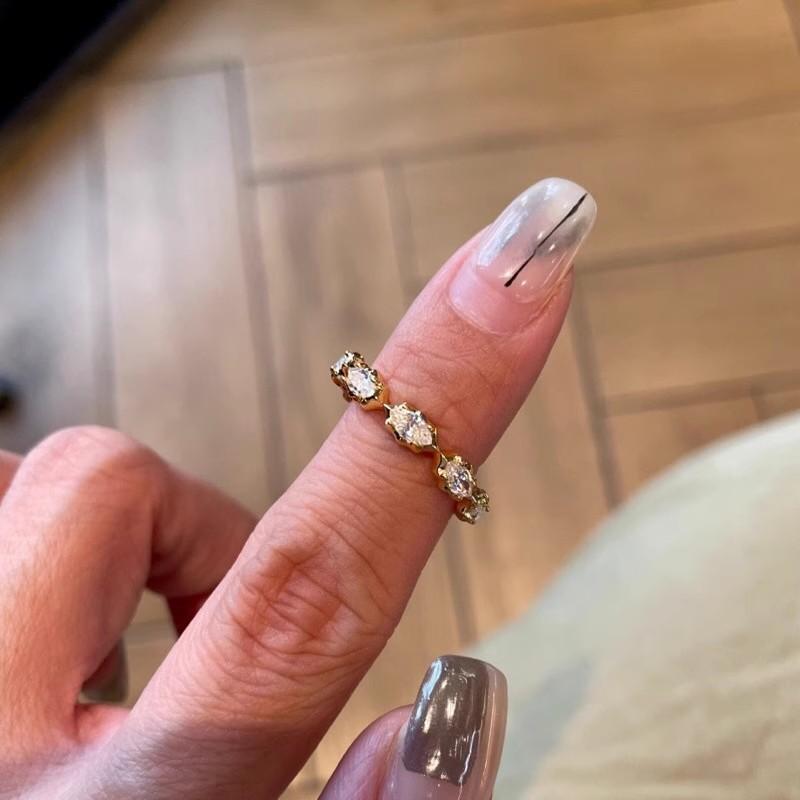 Французское Ретро Простое Нишевое Дизайн Кольцо с Высокоуглеродистым Бриллиантом Высокое Чувство Неровный Край Ряд Бриллиантов Наслоение Ношение Кольца на Мизинце Женщина