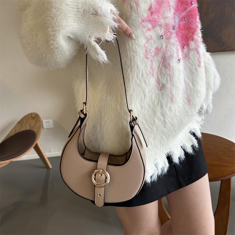Modern Crescent Shape Shoulder Bag With Trendy Stitching And Patchwork Elements