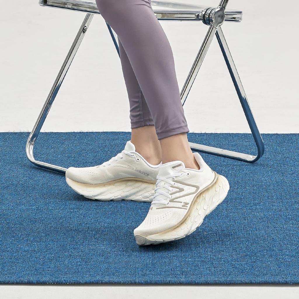 New Balance Fresh Foam X More V4 White Gold Metallic Women Sneakers Moonbeam WMORCW4