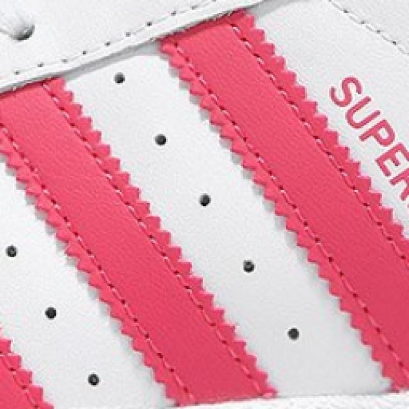 Выберите 1 из 4 суперзвезд Adidas