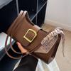 This year, the popular French niche underarm bag women's 2025 new high-end baguette bag women's shoulder bag