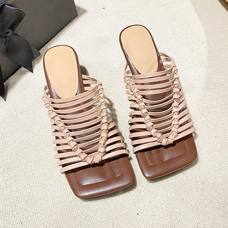 Модные винтажные плетеные полые шлепанцы женские летние новые толстые каблуки квадратный носок открытый носок полузатянутые крутые