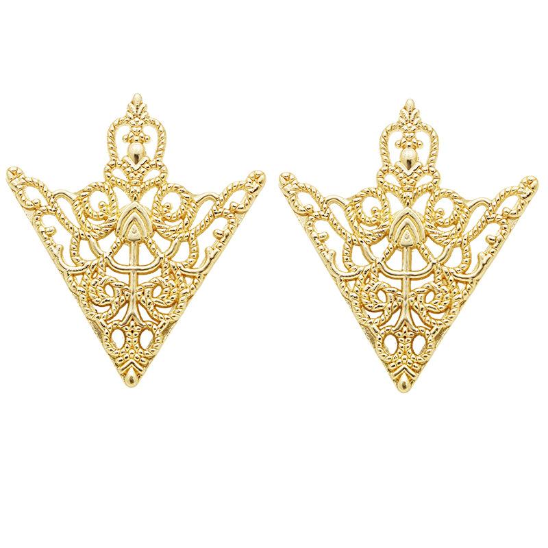 Retro Pattern Triangle Collar Pin Accessories Fashion Men and Women Hollow Crown Collar Brooch Collar Corner Badge