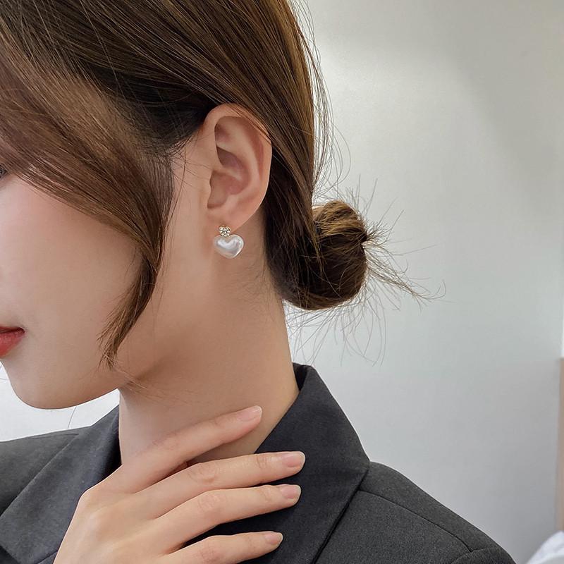 Серьги-подвески в форме сердца из серебра 925 пробы — модные, универсальные и в корейском стиле с акцентами из стразов