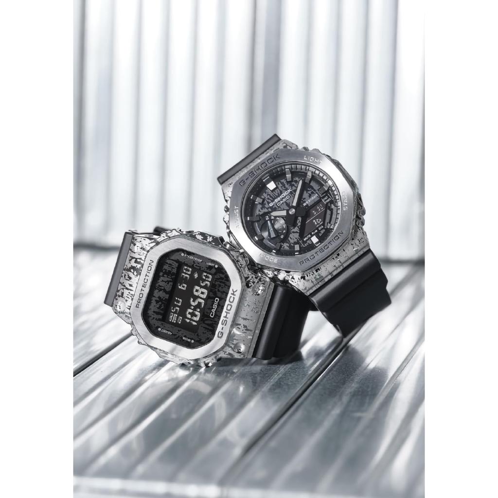 Casio Часы G-Shock, эксклюзивно для авторизованного дилера в Интернете, серия GM-5600GC-1JF с металлическим покрытием и камуфляжным принтом, мужские, черные