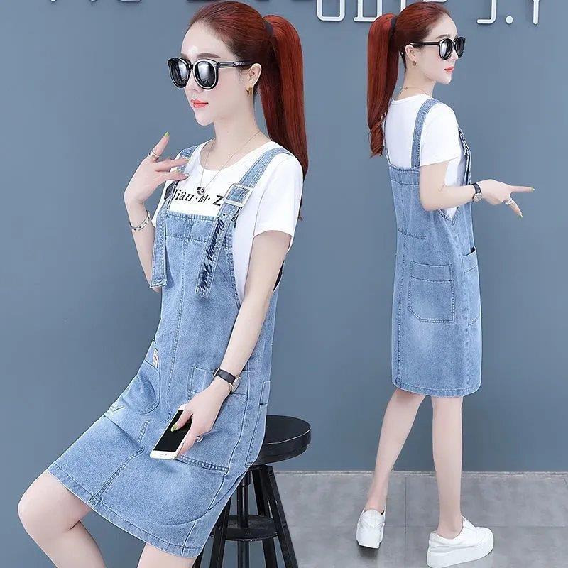 Летнее свободное платье Платье больших размеров Платье средней длины на бретелях Модное джинсовое платье без рукавов с карманами Плюс размер