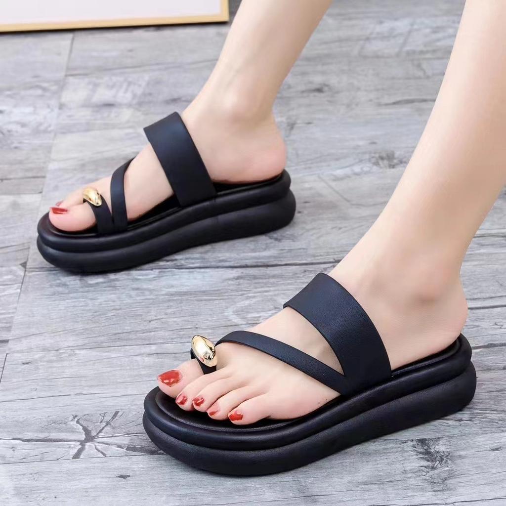 Новые тапочки с пальцами женская верхняя одежда летняя мода тапочки с толстой подошвой для отдыха в помещении слово с сандалиями производитель