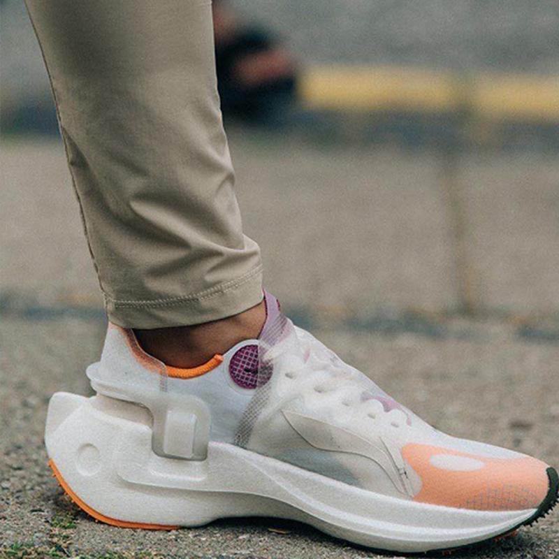 Женская модель Li Ning Wind Ranger X Soulland 'Natural Orange' ARHQ356-1
