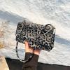 Осенняя новая модная сумка с леопардовым принтом, женская зарубежная универсальная модная маленькая квадратная сумка, трендовая персональная сумка-багет высокой ценности
