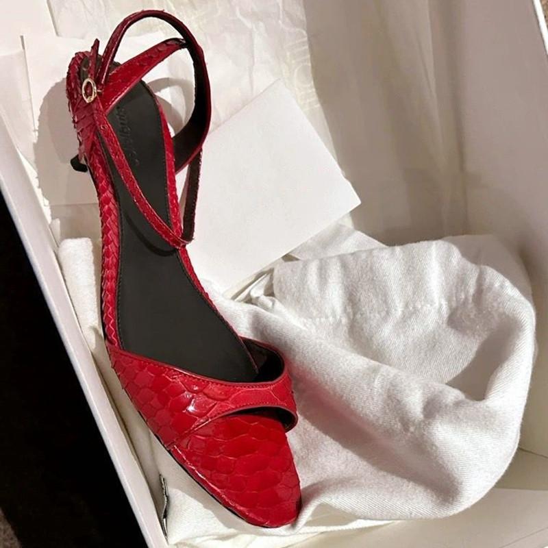 Fashion Concise Kitten Heel Ankle Strap Buckle Sandals Women Sexy Peep Toe Low Heel Elegant Leather Pattern Design Party Wedding Shoes