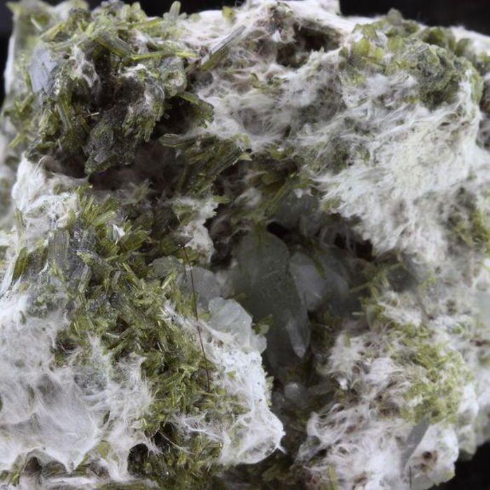 Epidote, Quartz, Byssolite 885.2 carats