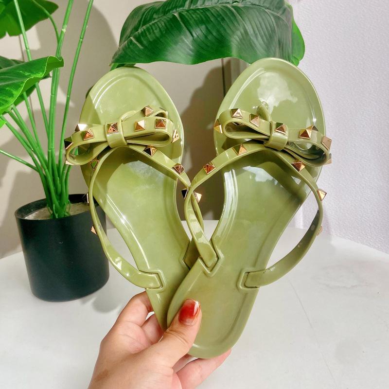 Модные заклепочные шлепанцы женские сандалии летние резиновые туфли женские тапочки на плоской подошве летние повседневные заклепочные тапочки для улицы 36-42