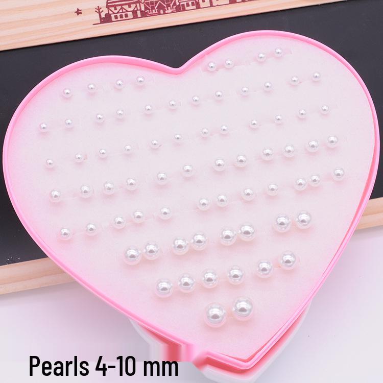 Набор акриловых серег-гвоздиков в форме сердца в пластиковой коробке