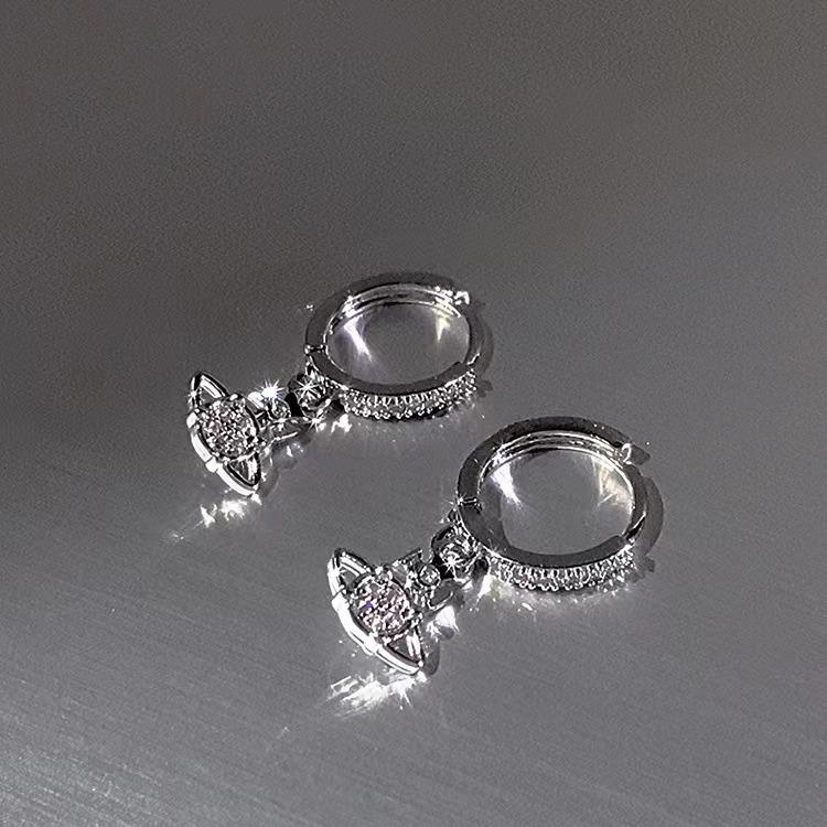 «Серьги-кольца Nana Saturn из циркония и серебра — в стиле ретро, простые, универсальные»