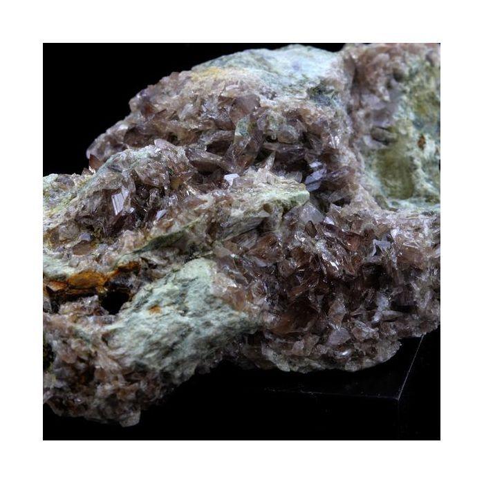 Pierres et Minéraux. Axinite. 492.0 ct. La Balme d'Auris, Bourg d'Oisans, Isère, France..