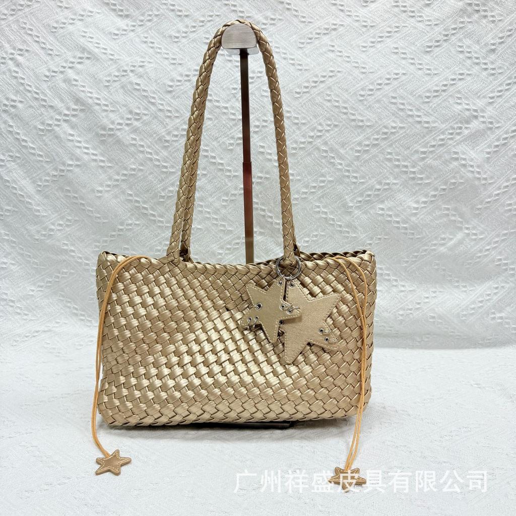 New Niche Design Handmade Champagne Woven Bag Large Capacity Commuter Shoulder Bag Women