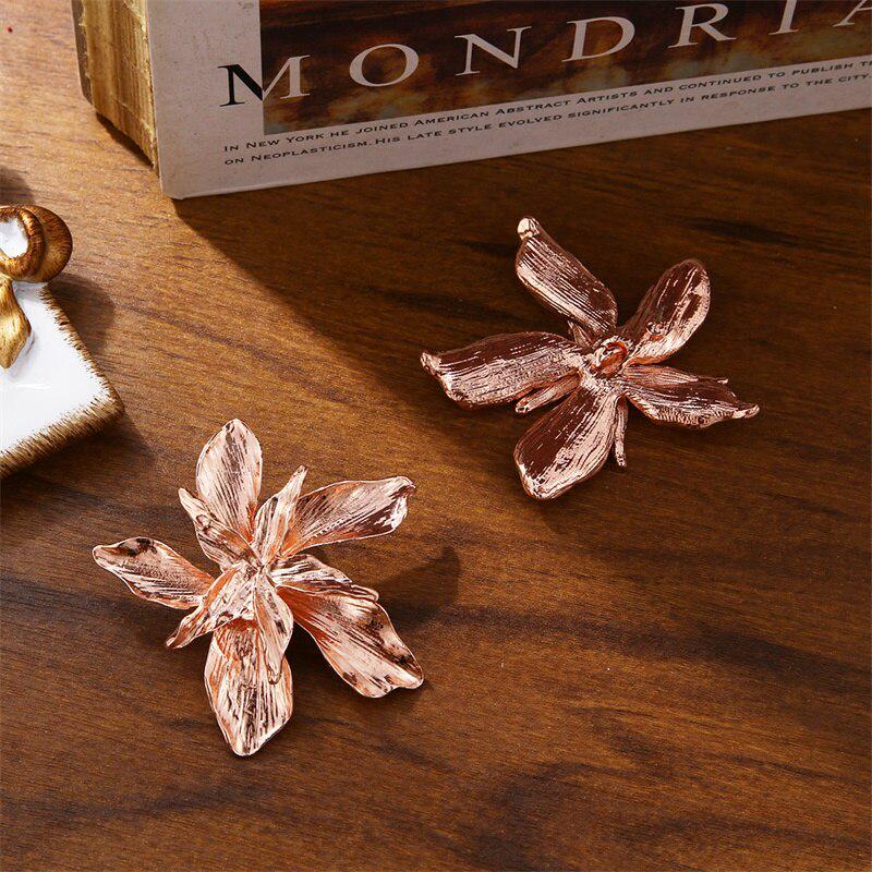 Крупные серьги-цветок в этническом стиле из металла