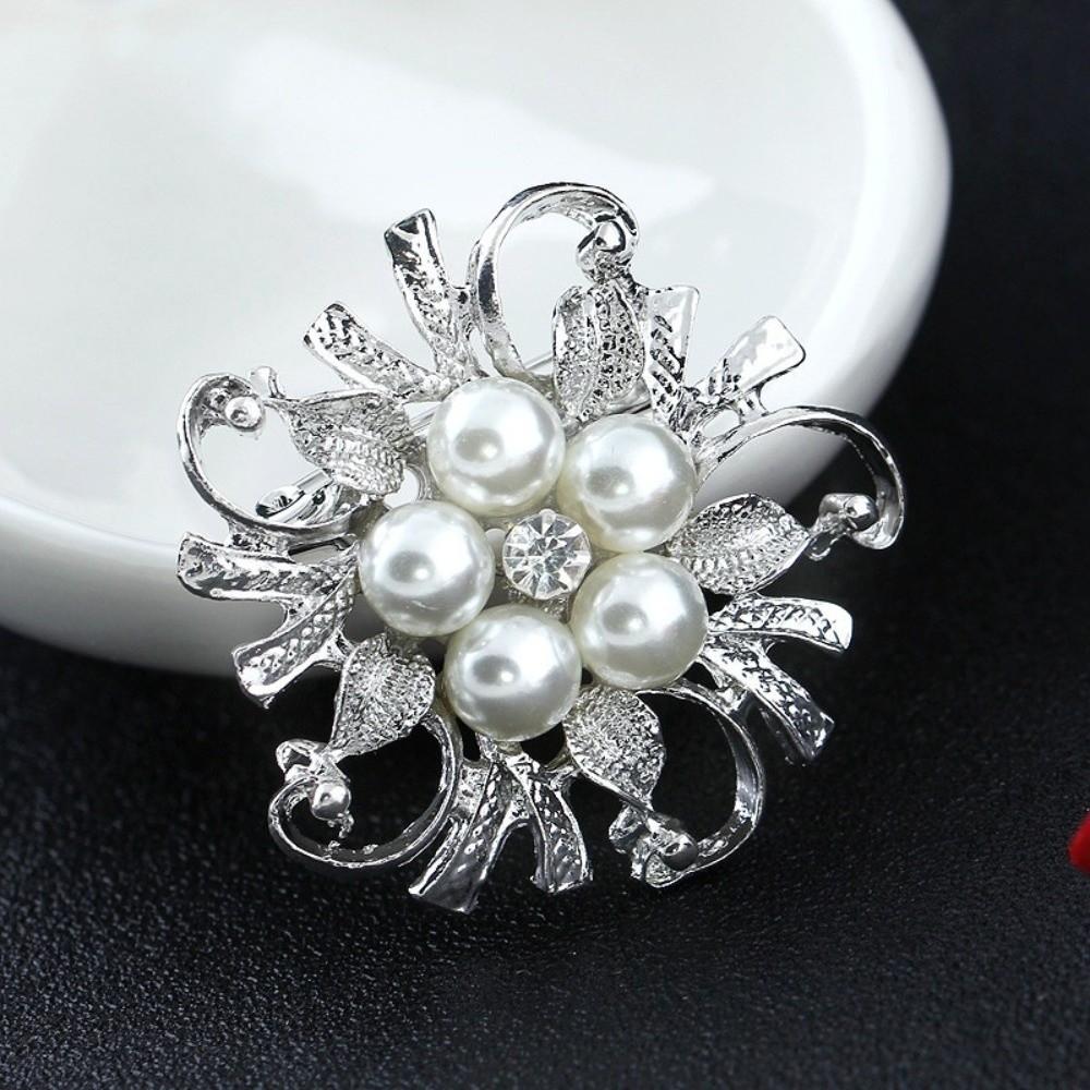 Metal Flower Brooch for Women Versatile Pearl Brooch Jewelry Brooches Party Clothing Accessories