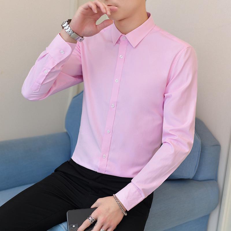 Мужская белая рубашка облегающего кроя с длинным рукавом - легко гладится, официальная деловая и свадебная одежда