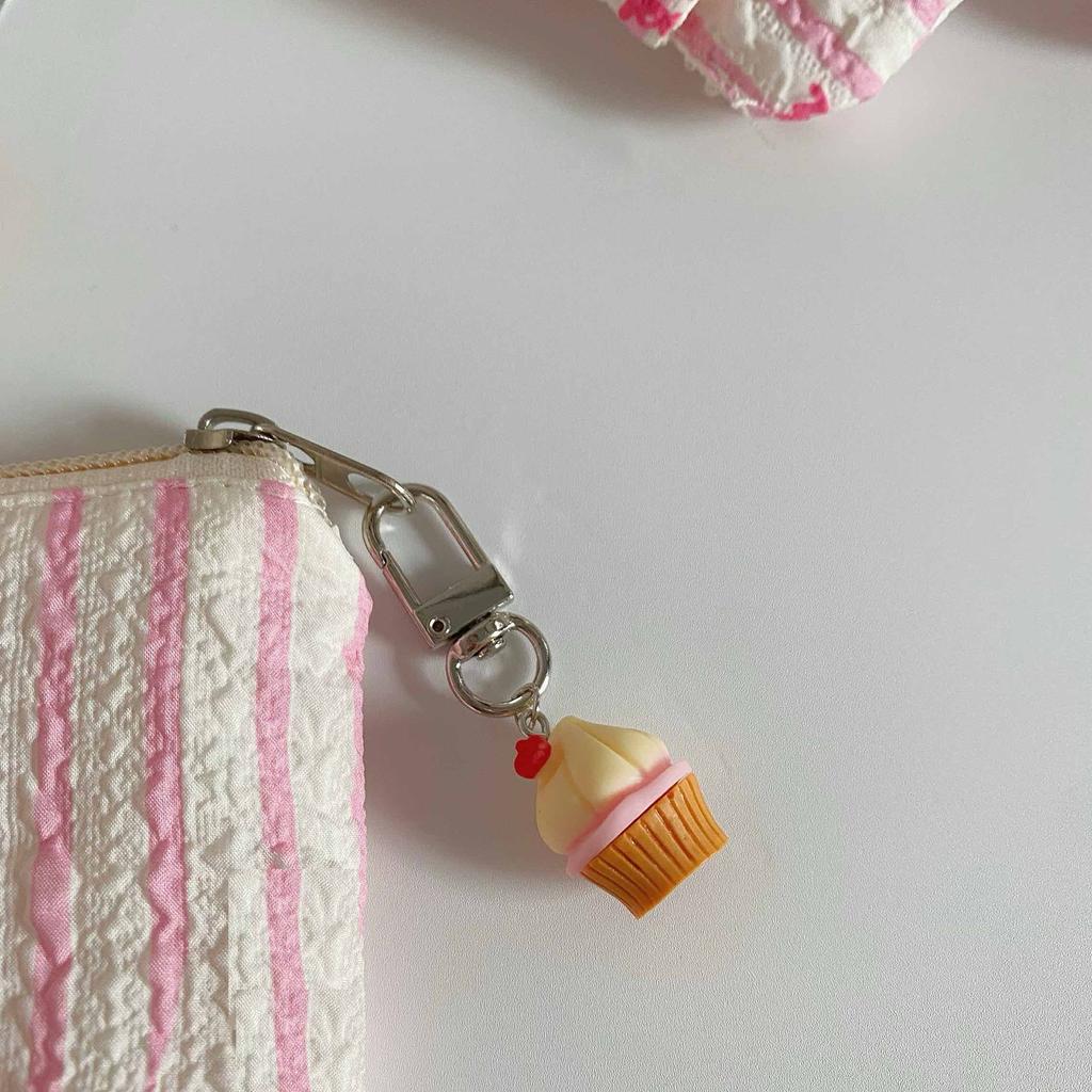 Sweet Cake Charm Keychain Fashion Resin Bag Pendant for Women and Girls Unique Keyring Handbag Decoration Accessory