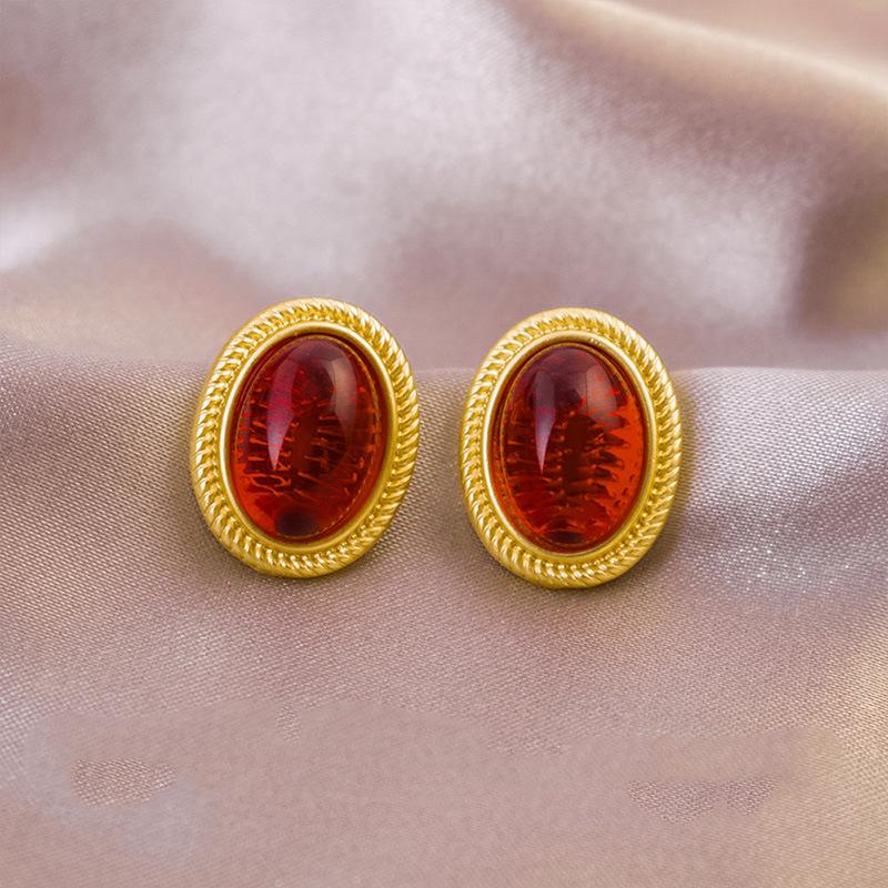 Элегантные клипсы-треугольники для непроколотых ушей - Универсальная легкая роскошь для повседневной носки.