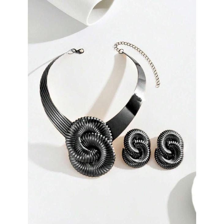 Преувеличенный дизайн личности Геометрическое витое ожерелье Универсальный набор серег-нитей Высококлассное ощущение