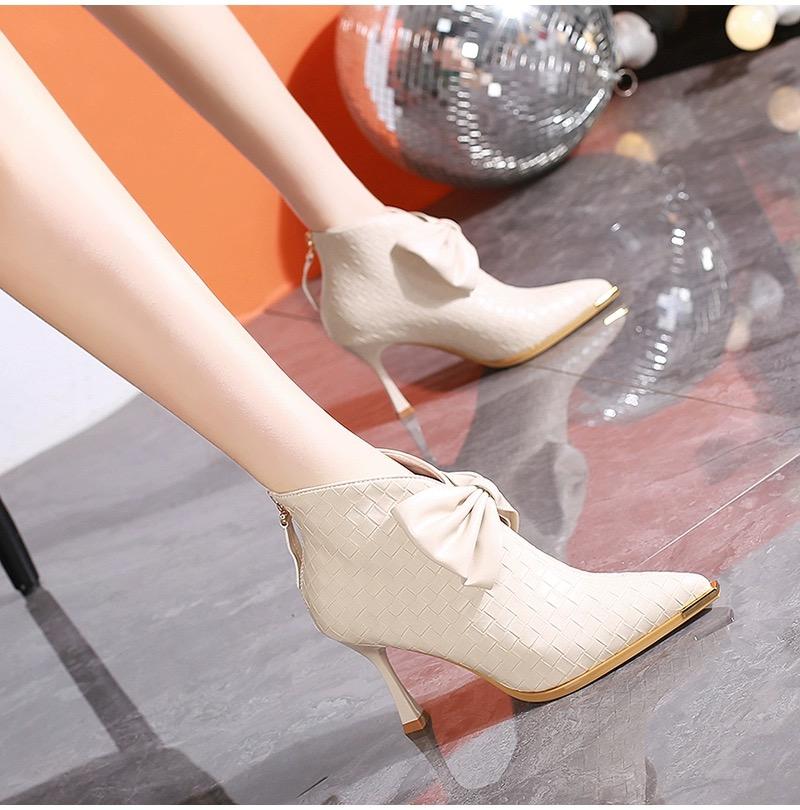 Мода 2024 года. Ботинки-шпильки с заостренным носком и бантом для женщин. Осень и зима. Новый стиль. Удобные высокие однотонные модные женские ботинки.