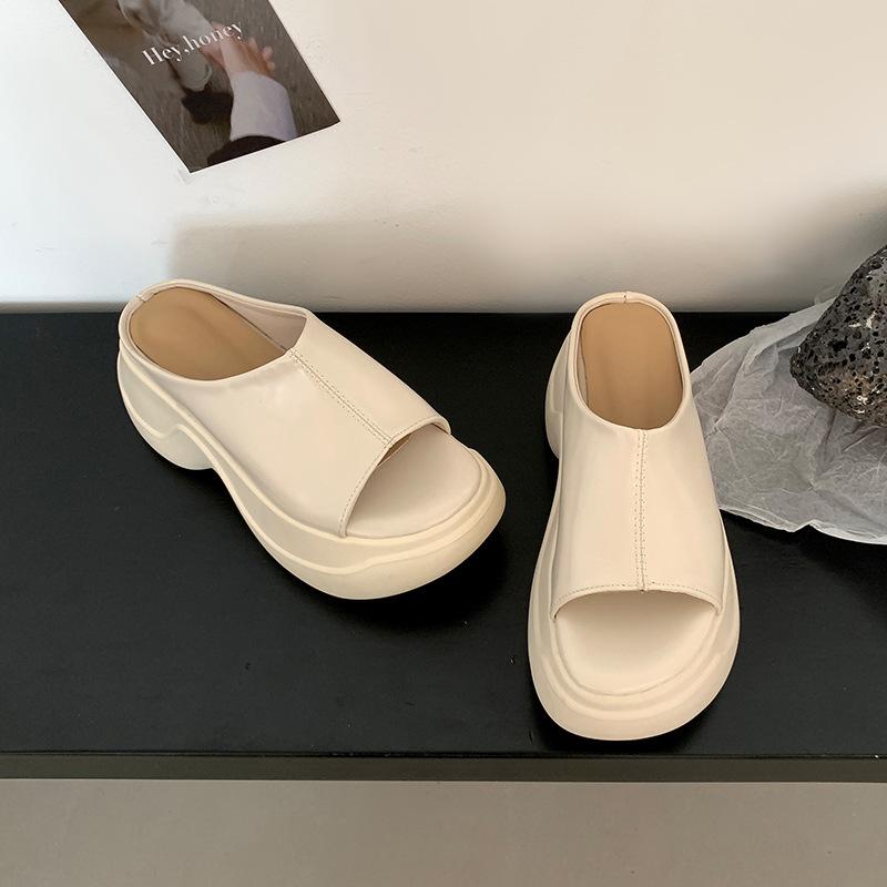 Модные универсальные интернет-знаменитости белые тапочки с утолщенной подошвой с одним символом женская летняя одежда 2025 года новые супер огненные сандалии