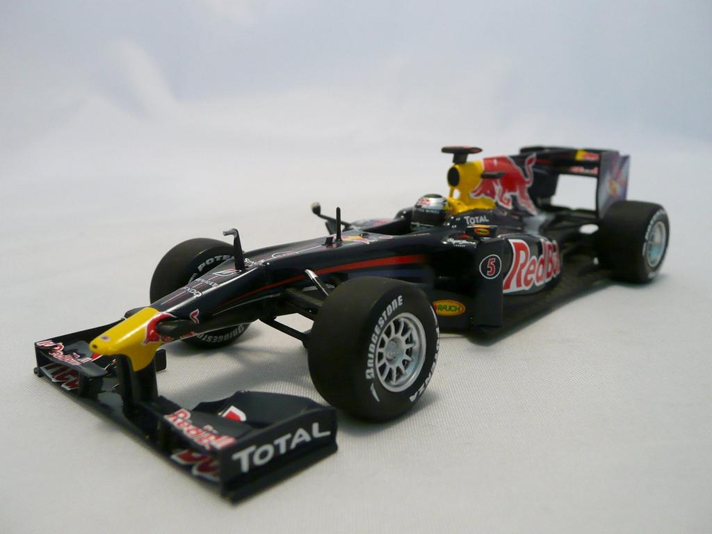 F1 2010 Red Bull Racing Renault RB6 Себастьян Феттель 1/43