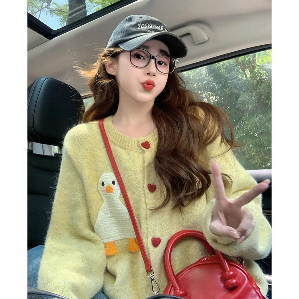 2025 Autumn and Winter New French Gentle and Fashionable Duck Sweater Niche Knitted Sweater Top Coat