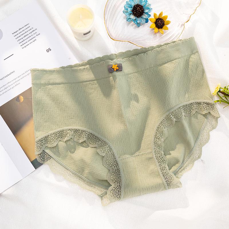 Plus-Size Lace Cotton Crotch Briefs: Breathable & Stylish for 200 Lbs