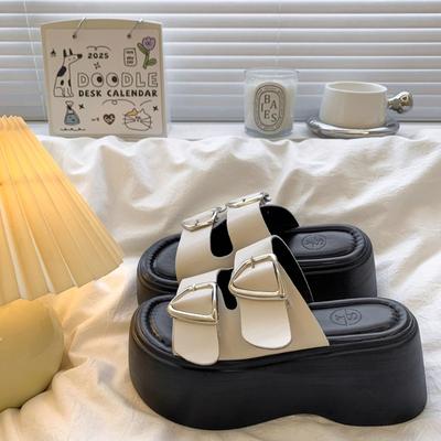 Женские тапочки 2025 Лето Толстая подошва Римские сандалии Нескользящие сандалии на платформе для женщин Пляжные тапочки Роскошные кожаные тапочки