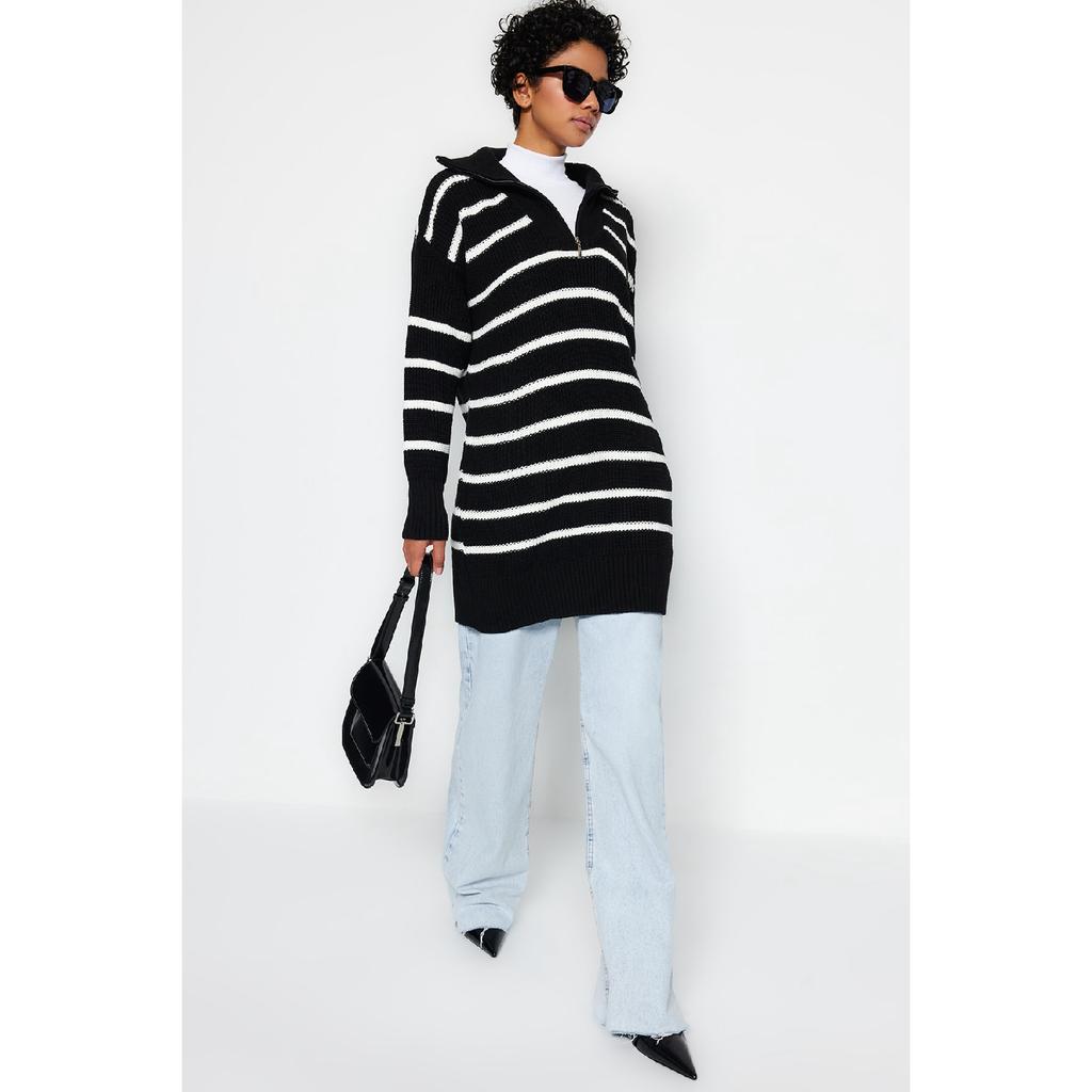 Темно-синий вязаный свитер с полосатым воротником и молнией Tctaw24ak00037