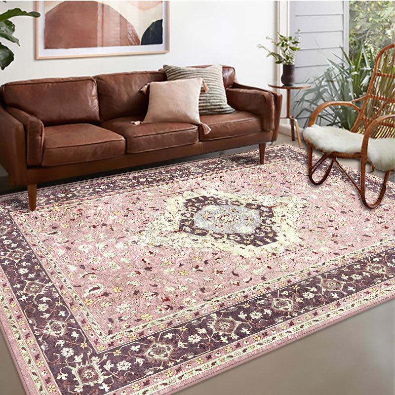 Современный бархатный ковер с элегантным цветочным узором в золотых и нейтральных тонах