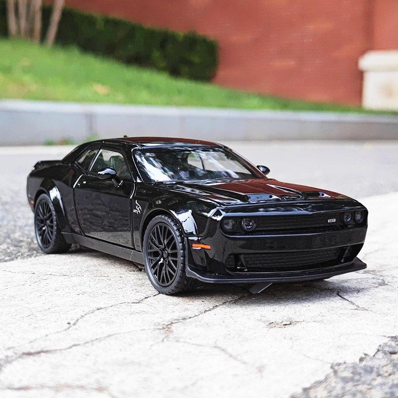 1/32 DODGE Challenger Hellcat Redeye Supercar Die Casting Model Car Sound and Light Hobby Collectibles Classic Decorative Gifts