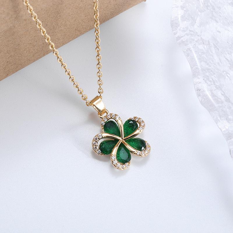 New Exquisite Green Zircon Inlaid with Stars Flowers Pendant Necklace for Women and Girls Fashion