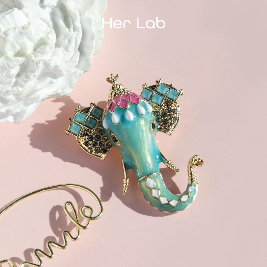 Her Lab | Великолепная тщательно продуманная костюмная брошь в стиле ар-деко со слоном, бирюзовой эмалью и цветными стразами
